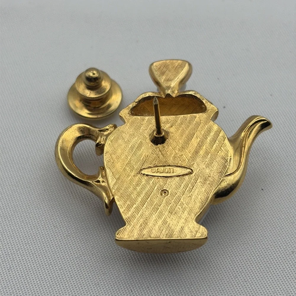 Vintage Avon Teapot Blue And White Ceramic Gold Tone Lapel Hat Pin